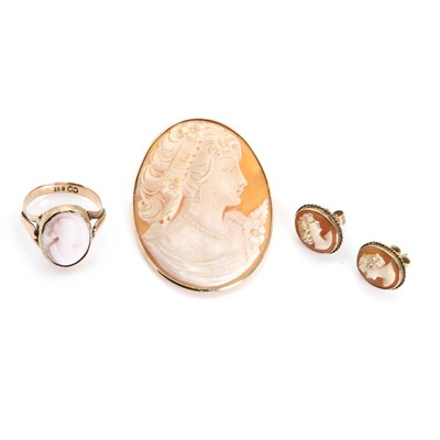 Lot 1297 - A small group of shell cameo jewellery