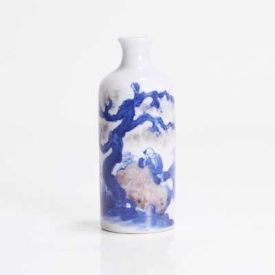 Lot 173 - A Chinese copper-red and underglaze blue snuff bottle