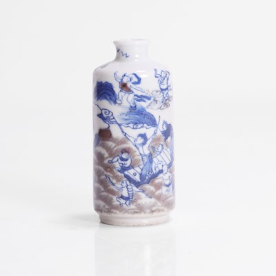 Lot 167 - A Chinese copper-red and underglaze blue snuff bottle