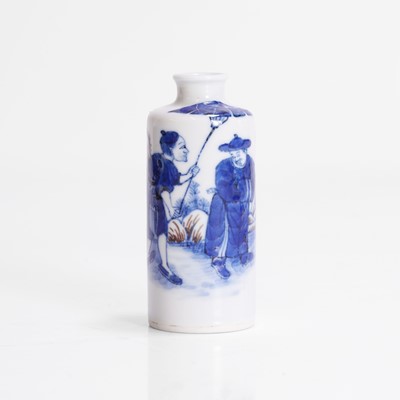 Lot 168 - A Chinese copper-red and underglaze blue snuff bottle