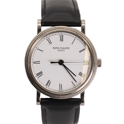 Lot 348 - A gentlemen's 18ct white gold Patek Philippe Calatrava mechanical strap watch