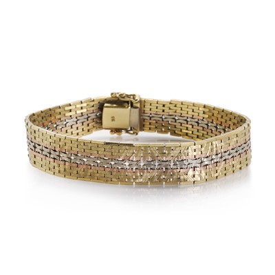 Lot 1082 - A 9ct three colour gold mesh bracelet