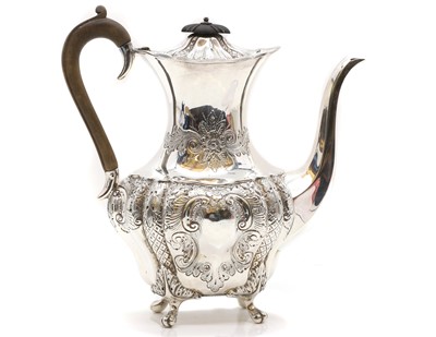 Lot 14 - A Victorian silver teapot