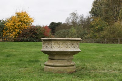 Lot 644 - A large Haddonstone garden urn