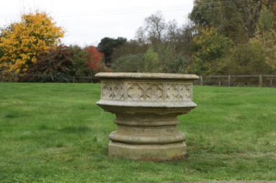 Lot 644 - A large Haddonstone garden urn