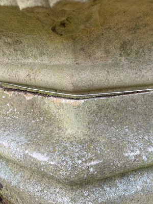 Lot 644 - A large Haddonstone garden urn