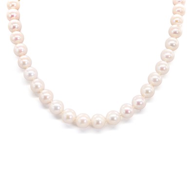 Lot 1215 - A single row cultured freshwater pearl necklace