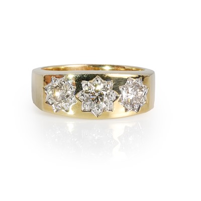 Lot 302 - A diamond three stone gypsy ring