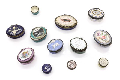 Lot 241 - A collection of enamel pill and patch boxes