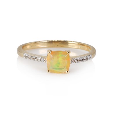 Lot 1231 - A 9ct gold opal ring