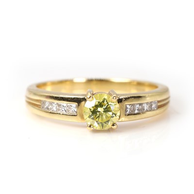 Lot 1112 - An 18ct go fancy coloured diamond ring