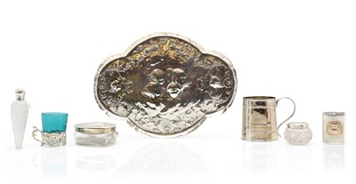 Lot 36 - A collection of silver items