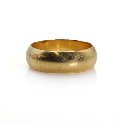 Lot 1425 - An 18ct gold wedding ring