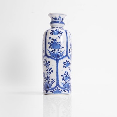 Lot 369 - A Chinese blue and white vase