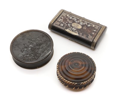 Lot 344 - A pressed horn and silver inlaid snuff box