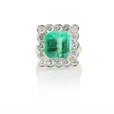 Lot 238 - An 18ct gold Colombian emerald and diamond cluster ring