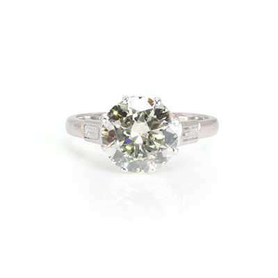 Lot 195 - A diamond solitaire ring with baguette diamond shoulders