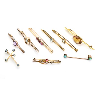 Lot 1355 - A collection of Edwardian bar brooches