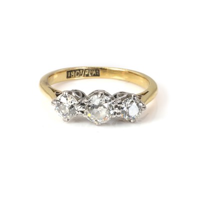 Lot 1095 - A diamond three stone ring