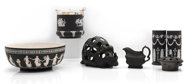 Lot 123 - A collection of Wedgwood Jasperware and black basalt items