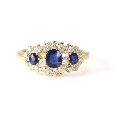 Lot 37 - An Edwardian 18ct gold sapphire and diamond triple cluster ring