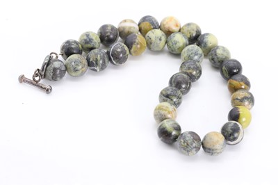 Lot 1277 - A dendritic jasper bead necklace