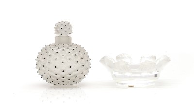 Lot 382 - A Lalique glass 'Cactus' scent bottle and stopper