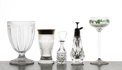 Lot 187 - A collection of glass items