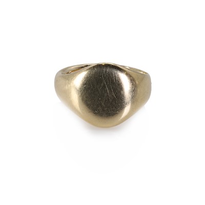 Lot 1409 - A 9ct gold signet ring