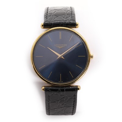 Lot 1477 - A gentleman's gold plated Longines quartz strap watch