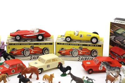 Lot 529 - A collection of Airfix models