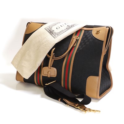 Lot 1541 - A Gucci large 'Bauletto' duffle bag
