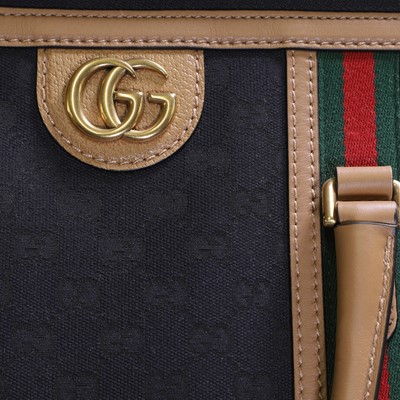 Lot 1541 - A Gucci large 'Bauletto' duffle bag