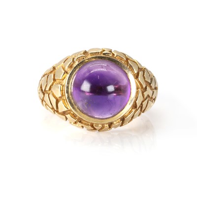 Lot 1081 - A 9ct gold and amethyst modernist ring, c.1967