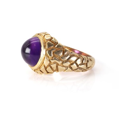 Lot 1081 - A 9ct gold and amethyst modernist ring, c.1967