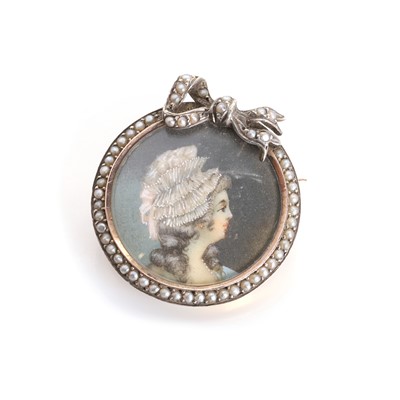 Lot 1019 - A 19th century miniature brooch