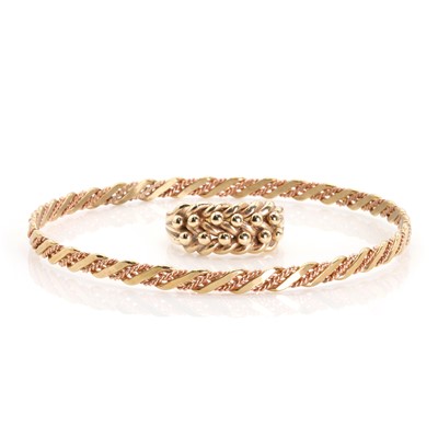 Lot 1290 - A 9ct gold keepers ring and a bangle