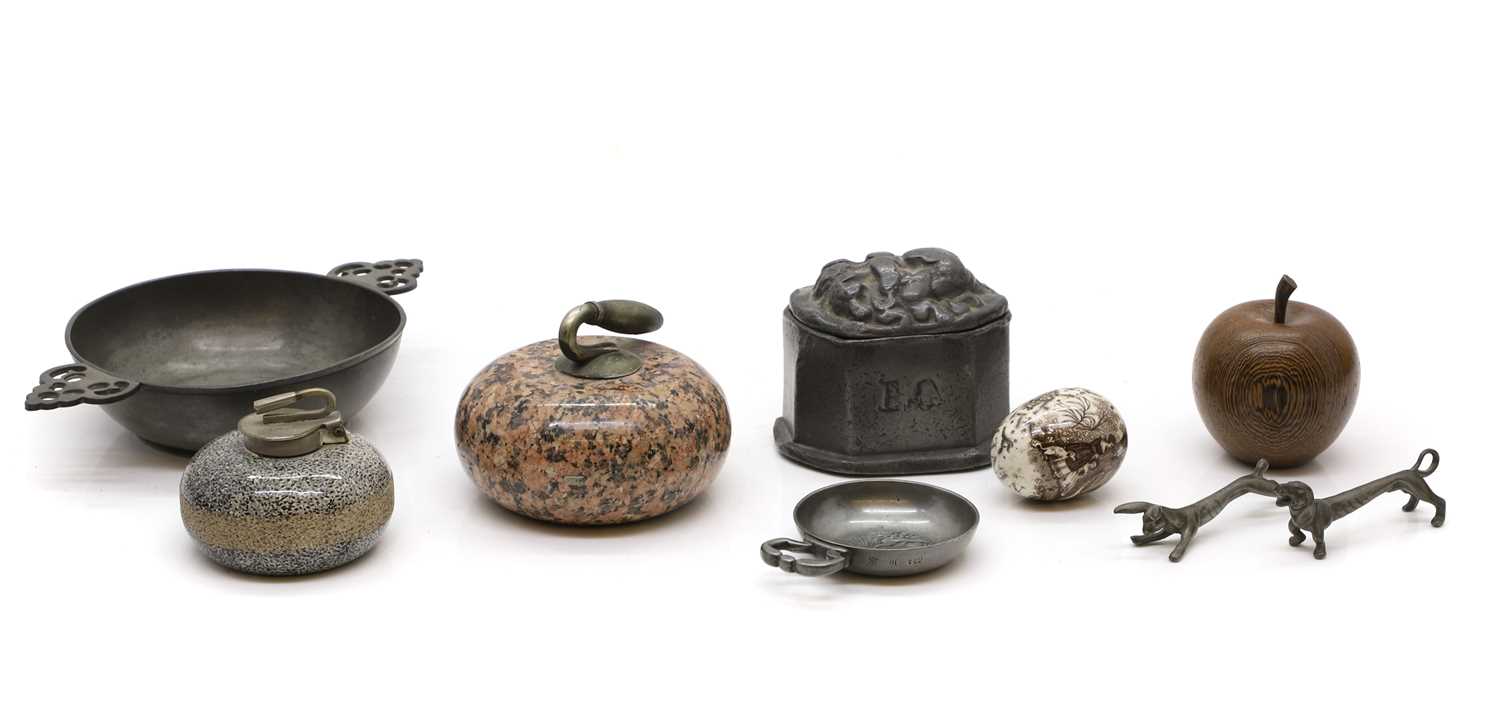 Lot 457 - A collection of metalware,