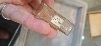 Lot 43 - A Chanel 'No 5' glass perfume bottle