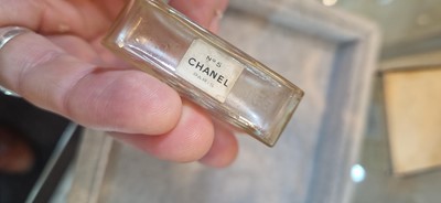 Lot 43 - A Chanel 'No 5' glass perfume bottle