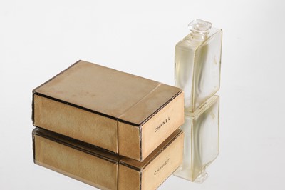 Lot 43 - A Chanel 'No 5' glass perfume bottle