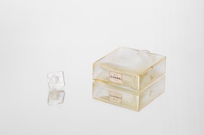 Lot 43 - A Chanel 'No 5' glass perfume bottle