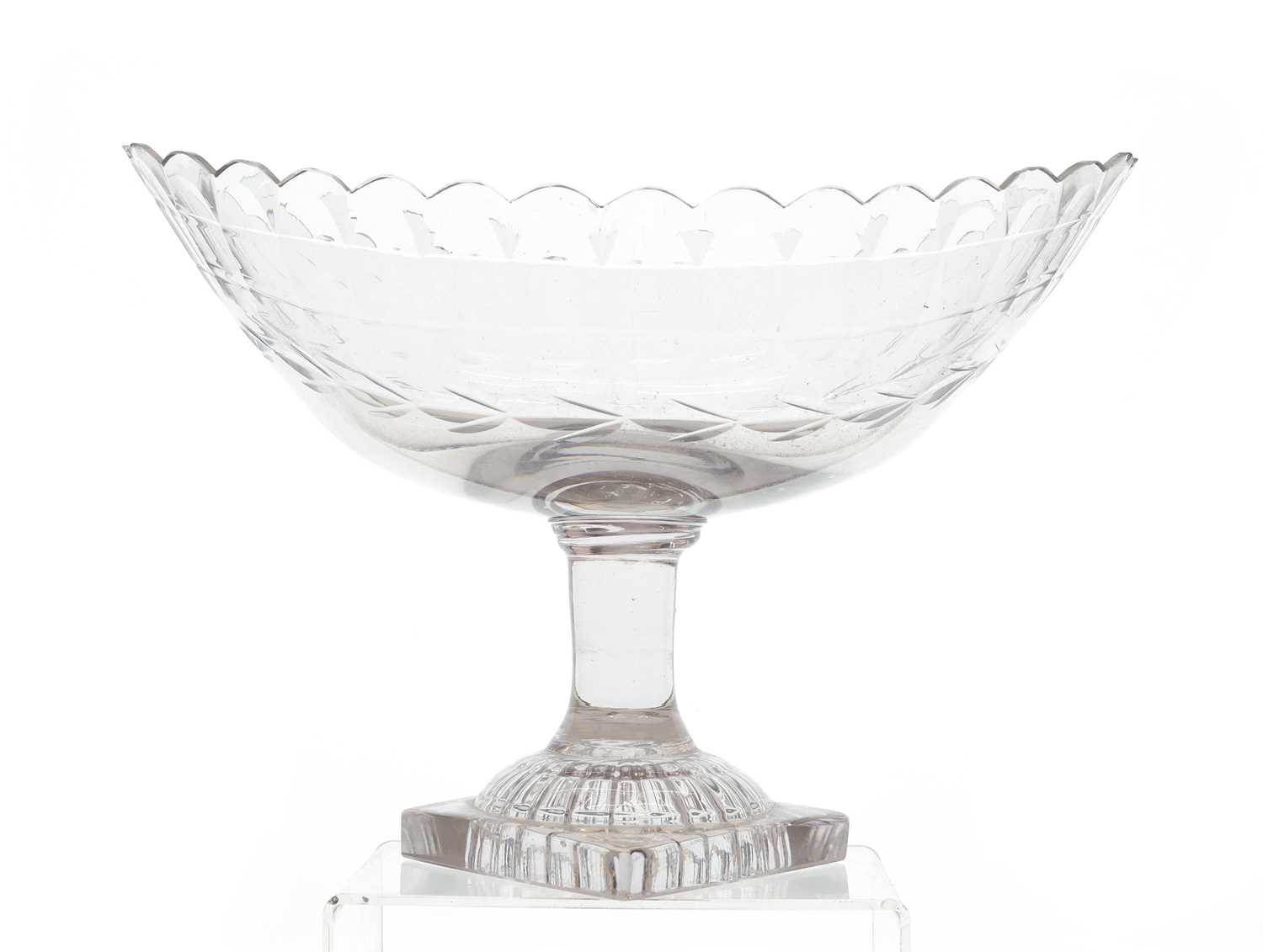 Lot 384 - An Irish cut-glass pedestal bowl