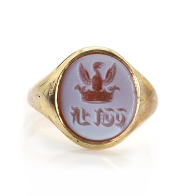 Lot 1024 - A Victorian sardonyx signet ring