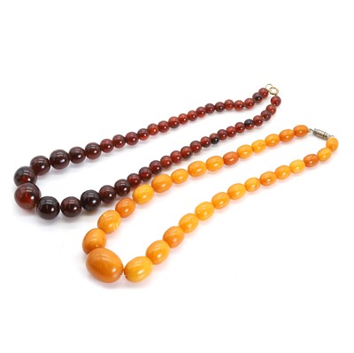 Lot 1363 - An amber necklace together with a bakelite necklace