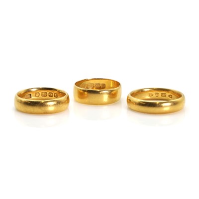 Lot 1321 - A group of three 22ct gold wedding rings