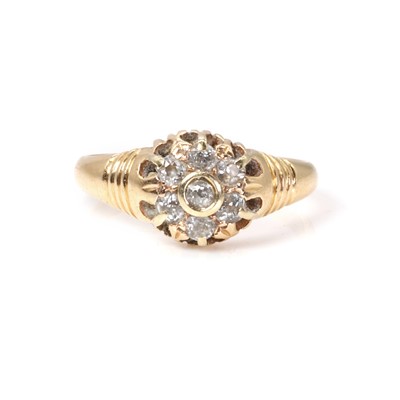 Lot 1030 - A late Victorian 18ct gold diamond cluster ring