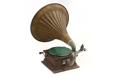 Lot 537A - An oak cased gramophone