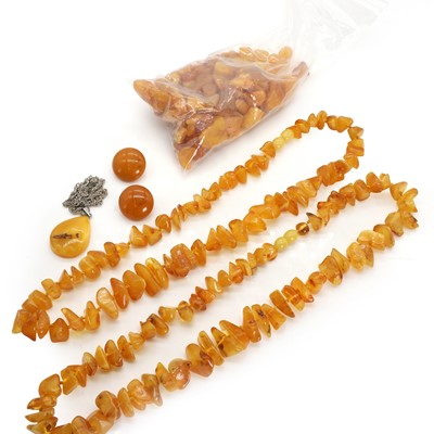 Lot 1364 - A small group of amber jewellery