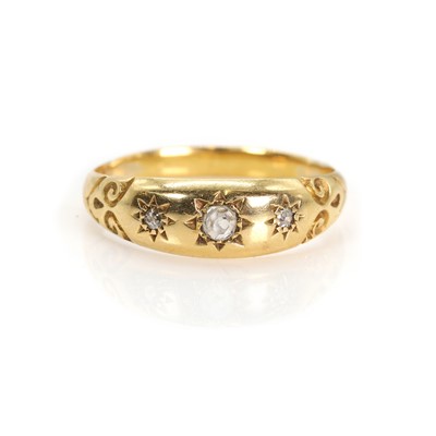 Lot 1038 - An Edwardian 18ct gold diamond ring